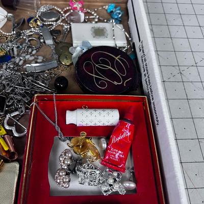 Tray of Mixed Jewelry