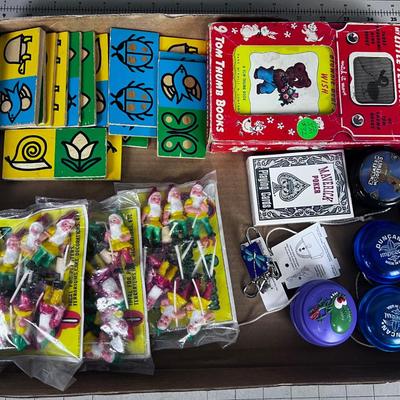 Vintage Toys Lot; Yoyo, Gnomes, etc.