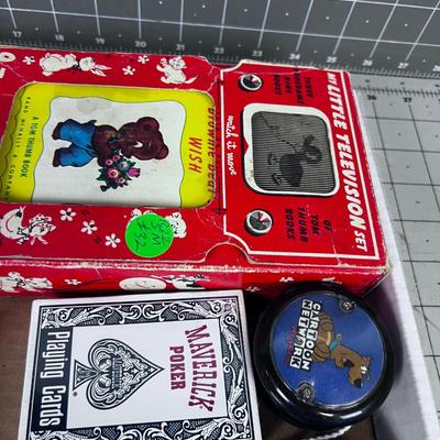 Vintage Toys Lot; Yoyo, Gnomes, etc.