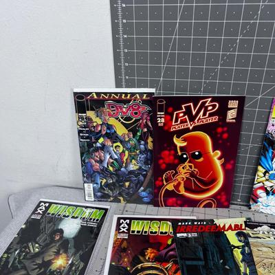 Big Giant Mixed Lot Of Comics (21 Comics in this Lot) 
