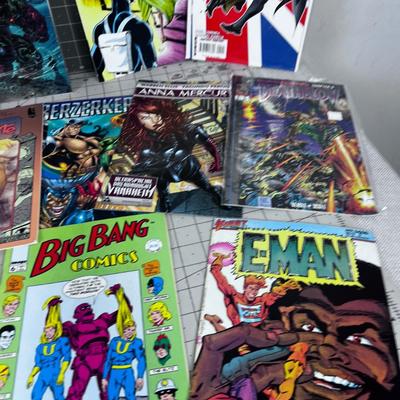 Big Giant Mixed Lot Of Comics (21 Comics in this Lot) 