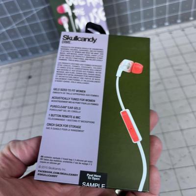 Skull Candy Dime Ear Buds NEW in the Box.