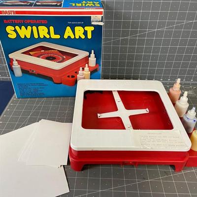  1980 Nasta Battery Operated Swirl Art - Open Complete
