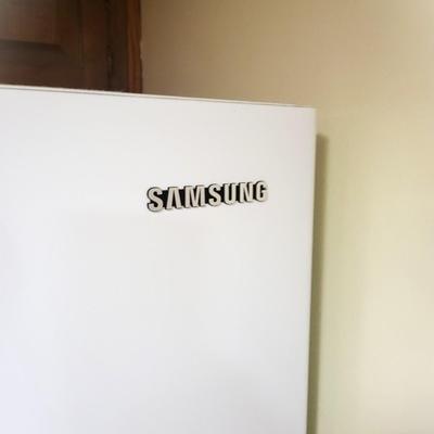 Samsung Refrigerator, Model RF26XAEWP