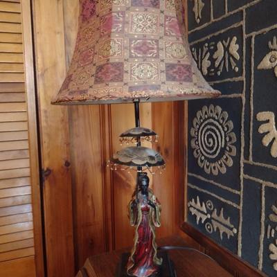 Vintage Resin Asian Woman with Double Umbrella Table Lamp