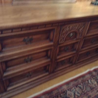 Link-Taylor Solid Wood Stretch Dresser with Ornate Framed Mirror