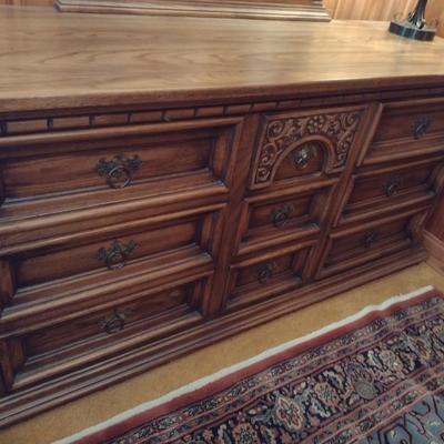 Link-Taylor Solid Wood Stretch Dresser with Ornate Framed Mirror