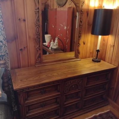 Link-Taylor Solid Wood Stretch Dresser with Ornate Framed Mirror