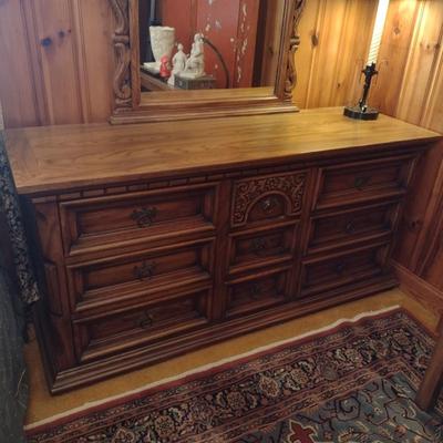 Link-Taylor Solid Wood Stretch Dresser with Ornate Framed Mirror