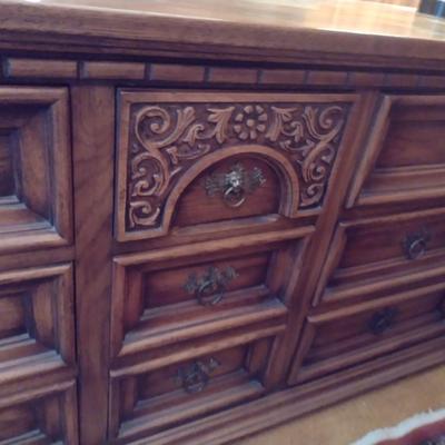 Link-Taylor Solid Wood Stretch Dresser with Ornate Framed Mirror