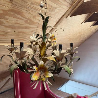 U1200 Vintage Metal Floral Chandelier