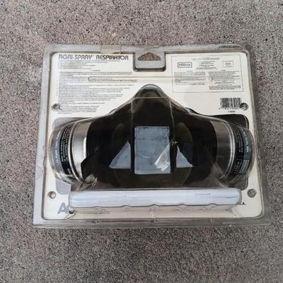 Agri-Spray Insecticide / pesticide respirator with replacable cartridges
