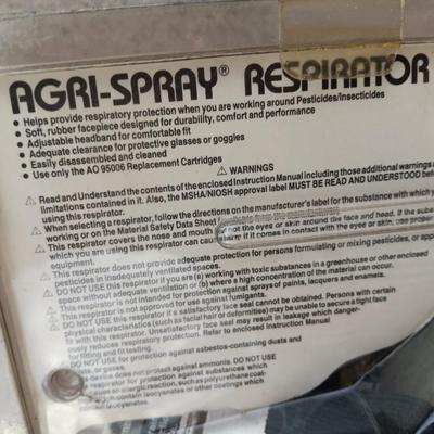 Agri-Spray Insecticide / pesticide respirator with replacable cartridges