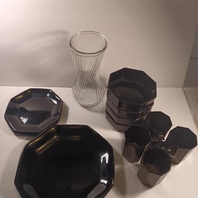 FRANCE Black octagon dish set with large flower vase