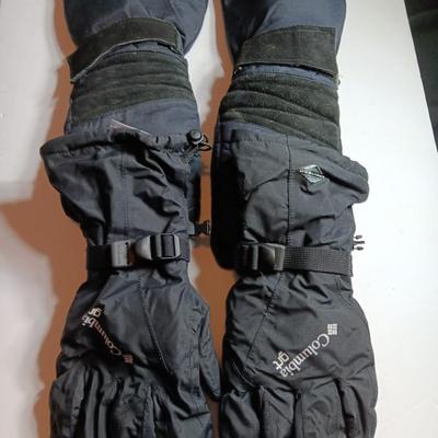 Two pairs of Men's size large winter gloves - snowboarding - Snowmobile gloves! Columbia