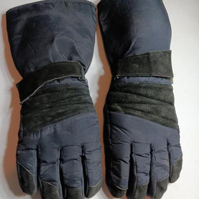 Two pairs of Men's size large winter gloves - snowboarding - Snowmobile gloves! Columbia