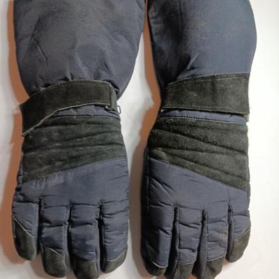 Two pairs of Men's size large winter gloves - snowboarding - Snowmobile gloves! Columbia