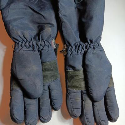 Two pairs of Men's size large winter gloves - snowboarding - Snowmobile gloves! Columbia