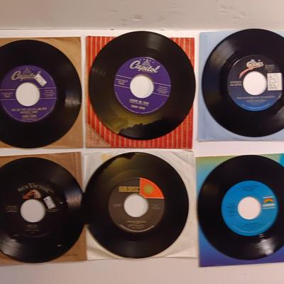 Vinyl albums - 45 records - Porter Wagner - The Whites - Jerry Wallace - and more 45's