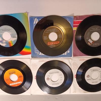 Vinyl albums - 45 records -Randy Travis - Statler Brothers - Mel Tillis and more 45's