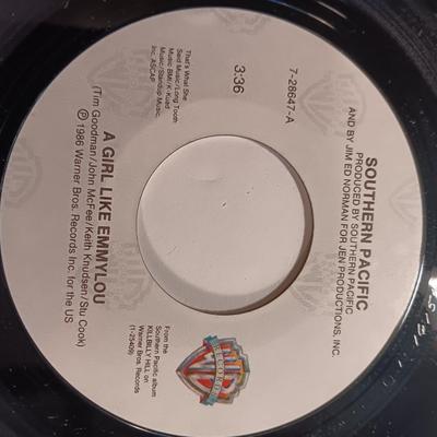 Vinyl albums - 45 records -Randy Travis - Statler Brothers - Mel Tillis and more 45's
