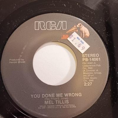 Vinyl albums - 45 records -Randy Travis - Statler Brothers - Mel Tillis and more 45's