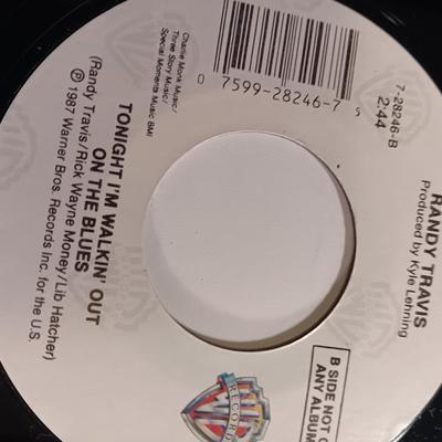 Vinyl albums - 45 records -Randy Travis - Statler Brothers - Mel Tillis and more 45's