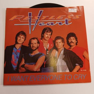 Vinyl albums 45 records - Restless Heart - Jerry Reed - The Shooters and more 45's