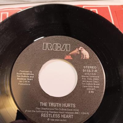 Vinyl albums 45 records - Restless Heart - Jerry Reed - The Shooters and more 45's