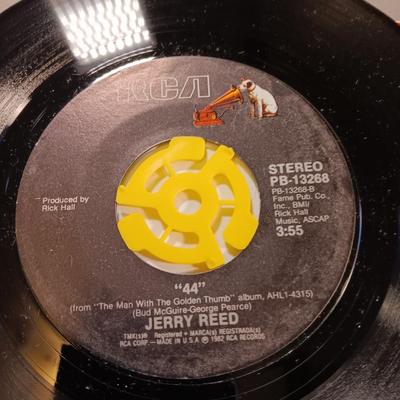 Vinyl albums 45 records - Restless Heart - Jerry Reed - The Shooters and more 45's