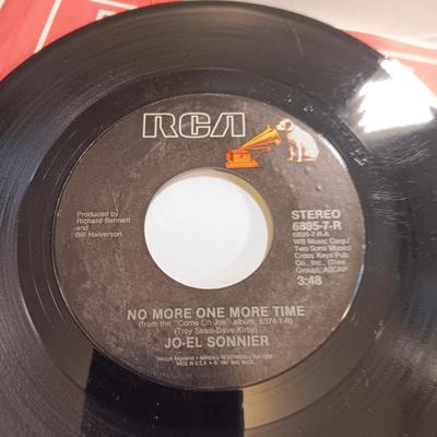 Vinyl albums 45 records - Restless Heart - Jerry Reed - The Shooters and more 45's