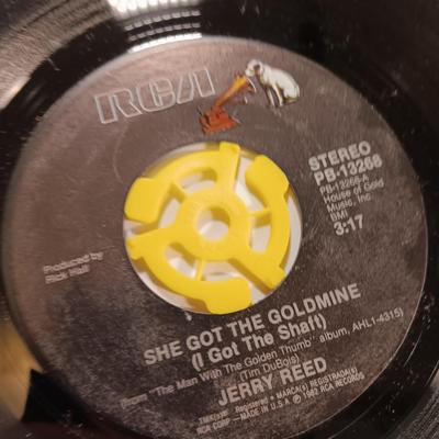 Vinyl albums 45 records - Restless Heart - Jerry Reed - The Shooters and more 45's