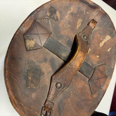 U1209 Antique French Pig Skin Leather Hat Box with Felt Top Hat