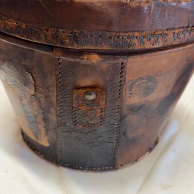 U1209 Antique French Pig Skin Leather Hat Box with Felt Top Hat