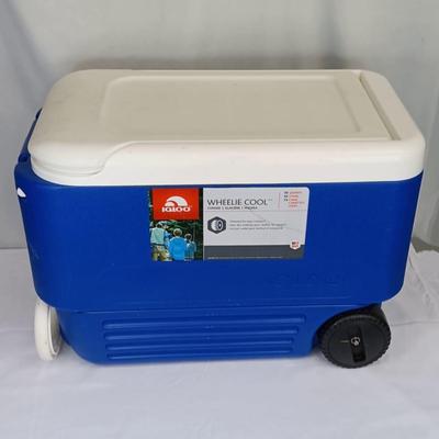 Pre-Owned Igloo Wheeled Cooler