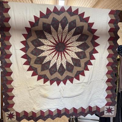 U1212 Vintage Starburst Medallion Quilt with Scalloped Edge