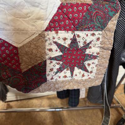 U1212 Vintage Starburst Medallion Quilt with Scalloped Edge
