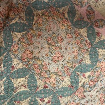 U1213 American Pacific Manor House Quilt with 2 Euro Shams