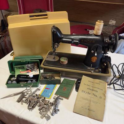 U1215 Vintage 1950 SINGER Electric Sewing Machine with Attachments