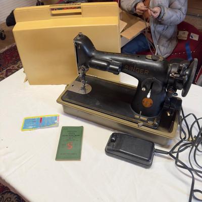 U1215 Vintage 1950 SINGER Electric Sewing Machine with Attachments