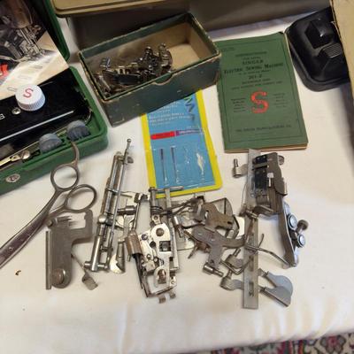U1215 Vintage 1950 SINGER Electric Sewing Machine with Attachments