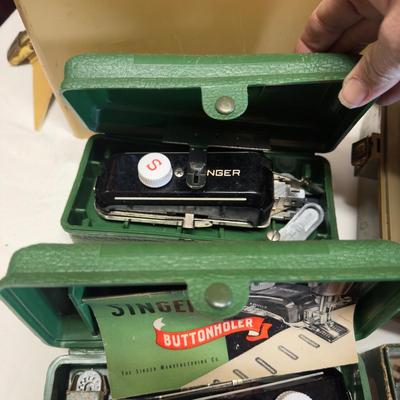 U1215 Vintage 1950 SINGER Electric Sewing Machine with Attachments