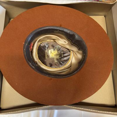 U1220 Vintage Resistor Self Conforming Western Hat with Box