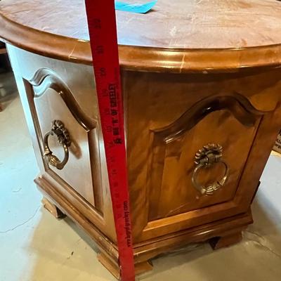 Round top side table