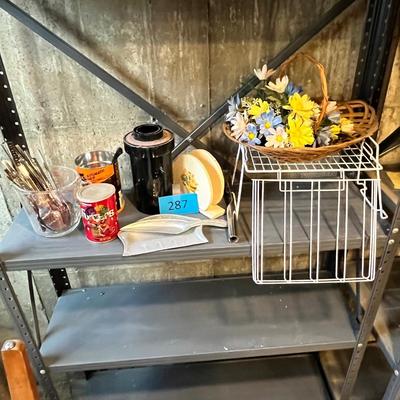 Lot of kitchen items