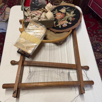 U1230 Vintage Lola Loom Senior Model with Antique Needlepoint Frame / and Trim