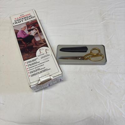U1232 New Edmunds Universal Craft Stand & Gingher Gold Handled Shears in Metal Case