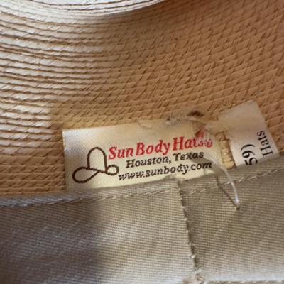U1235 Lot of Vintage Straw Hat with Green Hat Box