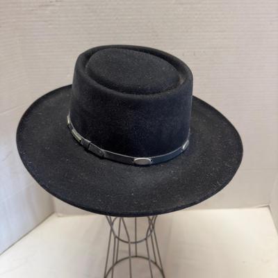 U1238 Vintage Stetson Gun Club Black Hat with Leather Trim and Two Leather Bags