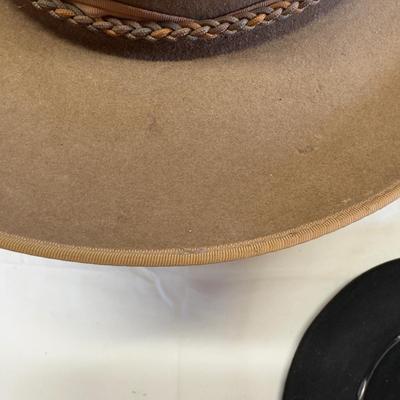 U1239 Vintage Stetson Gun Club Hat, Two Berets, Polo Scarf